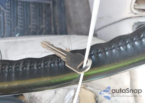 2001 Chevrolet Suburban 1500 Lt z USA, uszkodzony, nr VIN 3GNFK16T11G106585